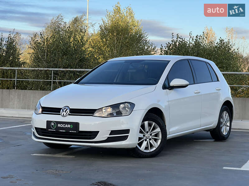 Хэтчбек Volkswagen Golf 2014 в Киеве