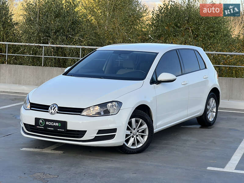 Хэтчбек Volkswagen Golf 2014 в Киеве