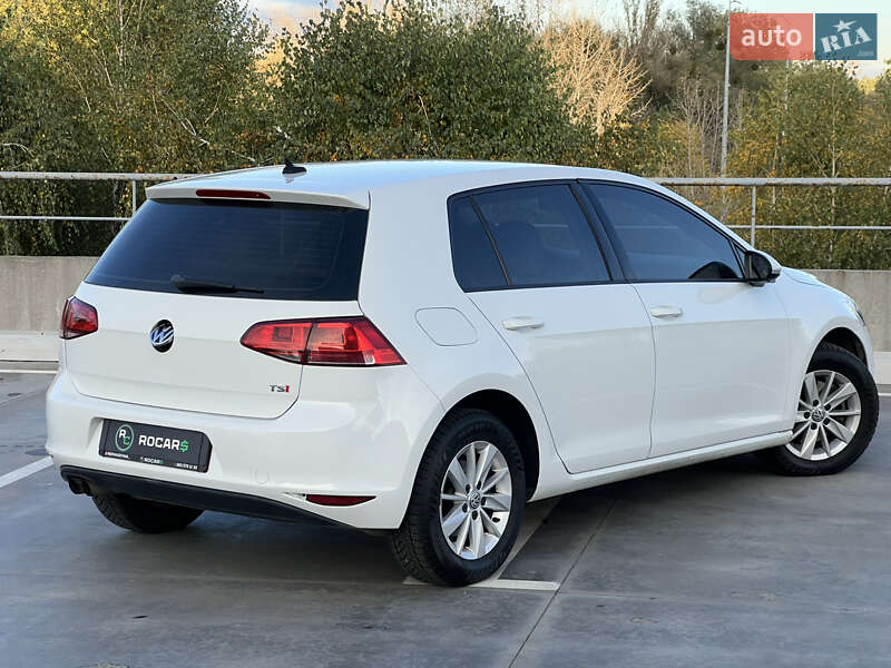 Хэтчбек Volkswagen Golf 2014 в Киеве