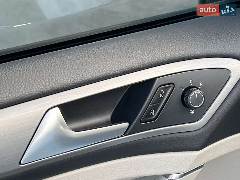 Хэтчбек Volkswagen Golf 2014 в Киеве