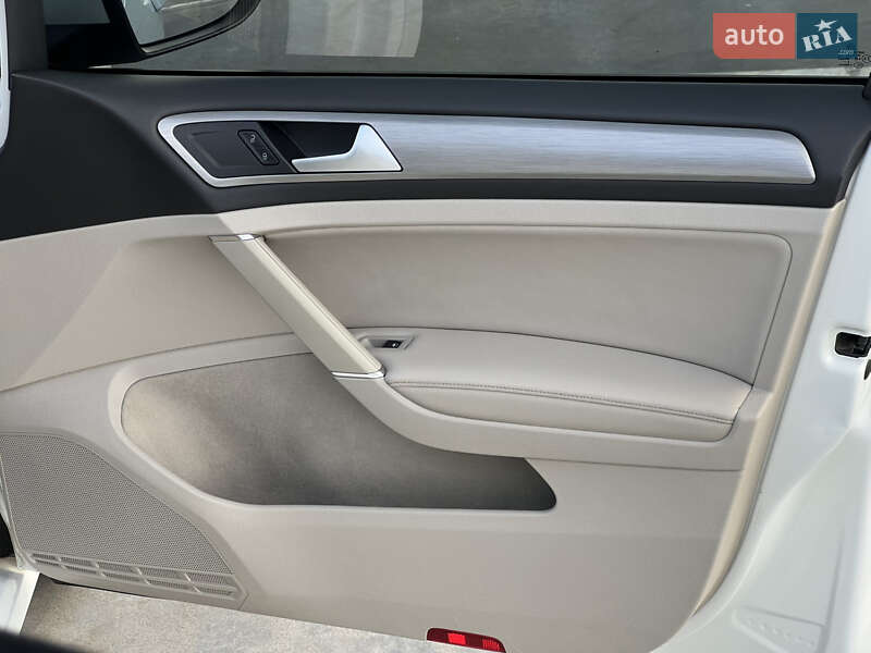 Хэтчбек Volkswagen Golf 2014 в Киеве