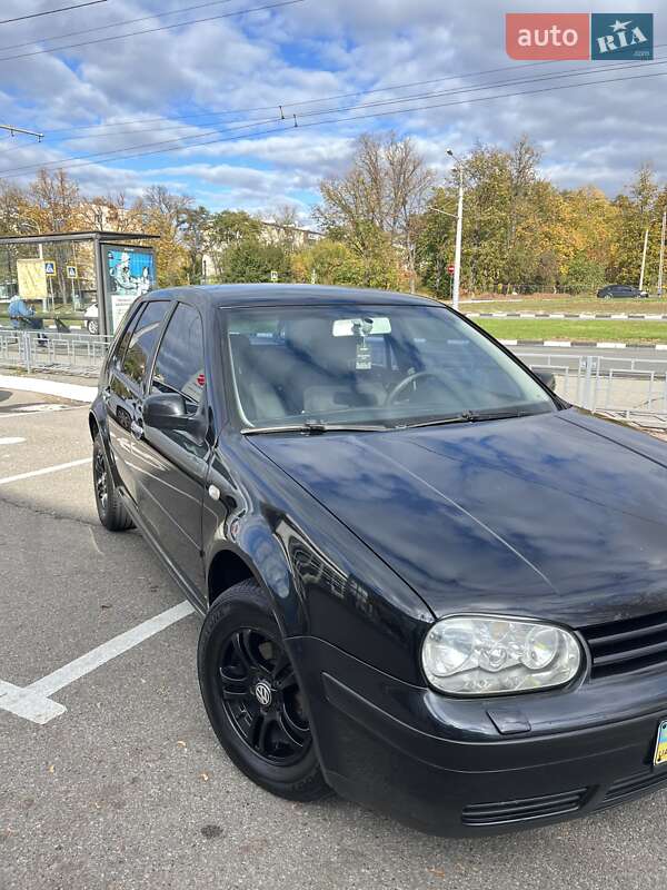 Хетчбек Volkswagen Golf 2003 в Харкові