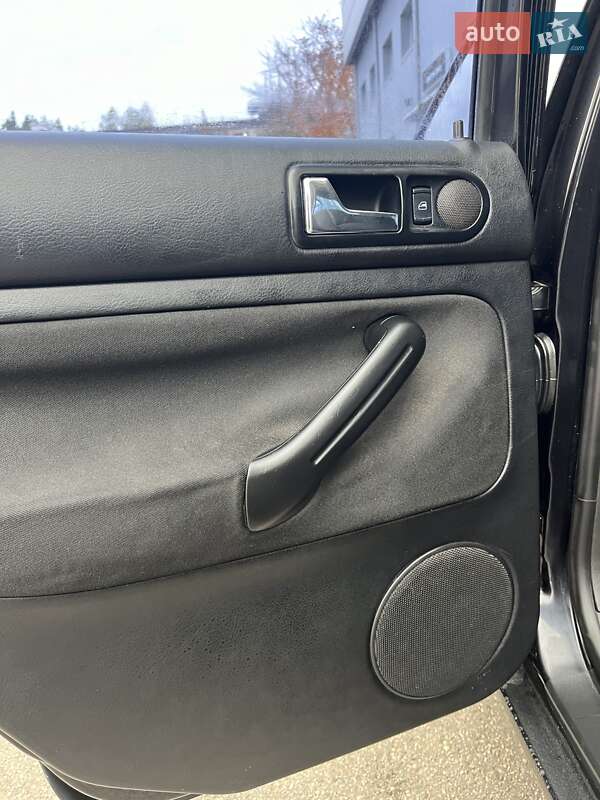 Хетчбек Volkswagen Golf 2003 в Харкові