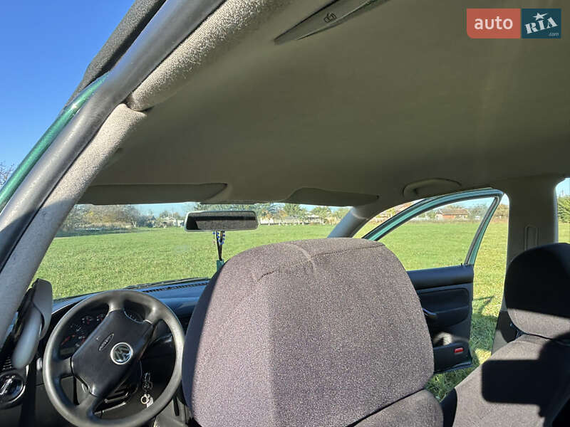Хетчбек Volkswagen Golf 1999 в Снятині