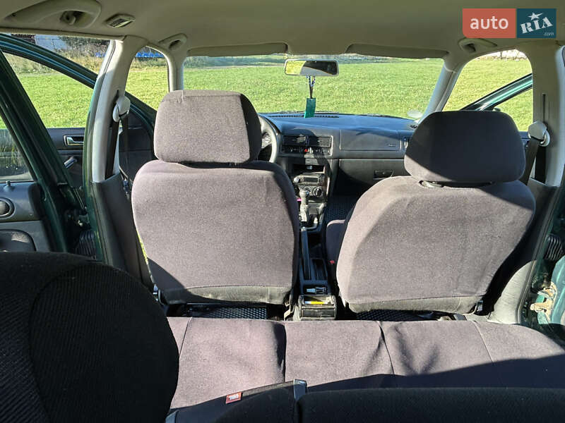 Хетчбек Volkswagen Golf 1999 в Снятині