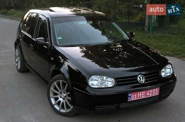 Хэтчбек Volkswagen Golf 2003 в Дубно