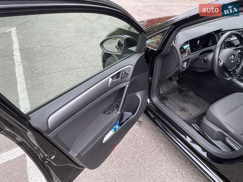 Хэтчбек Volkswagen Golf 2020 в Днепре