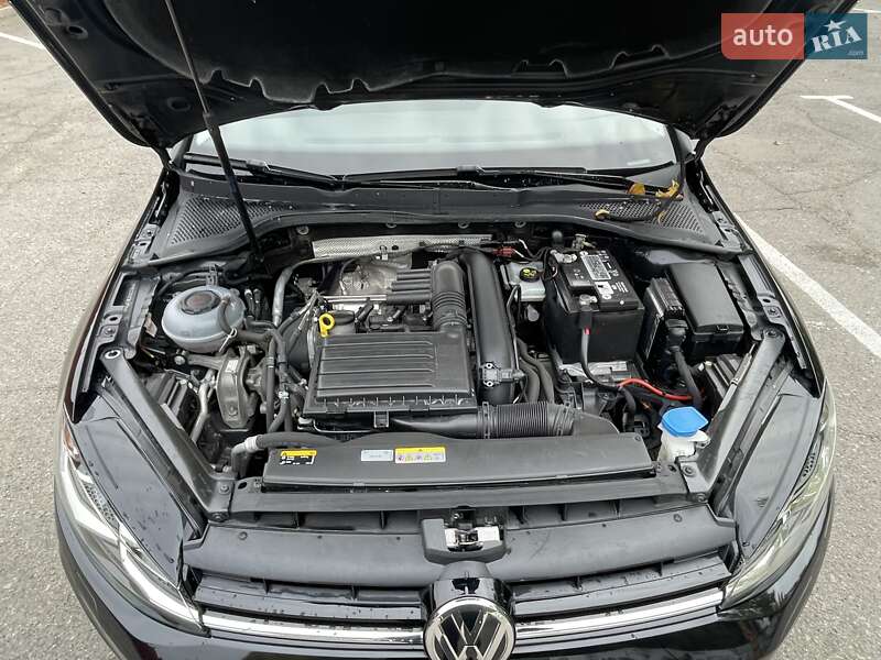 Хэтчбек Volkswagen Golf 2020 в Днепре