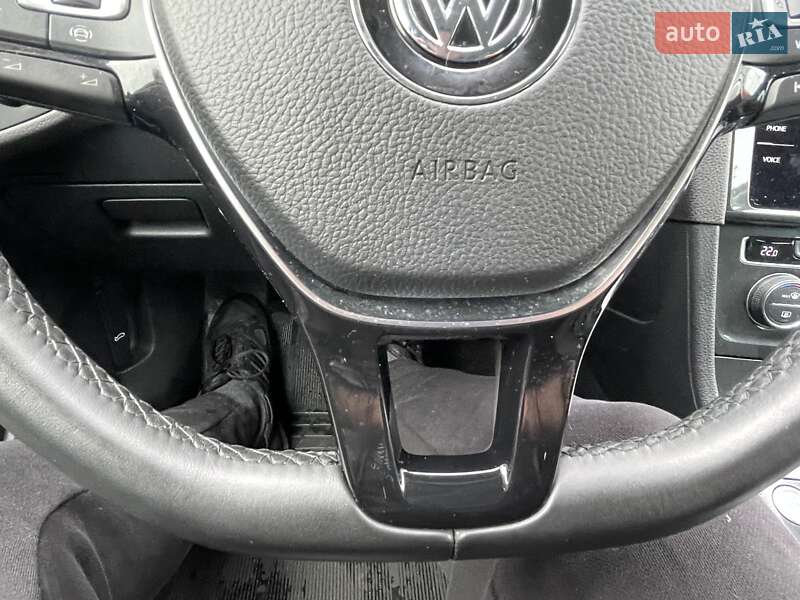 Хэтчбек Volkswagen Golf 2020 в Днепре