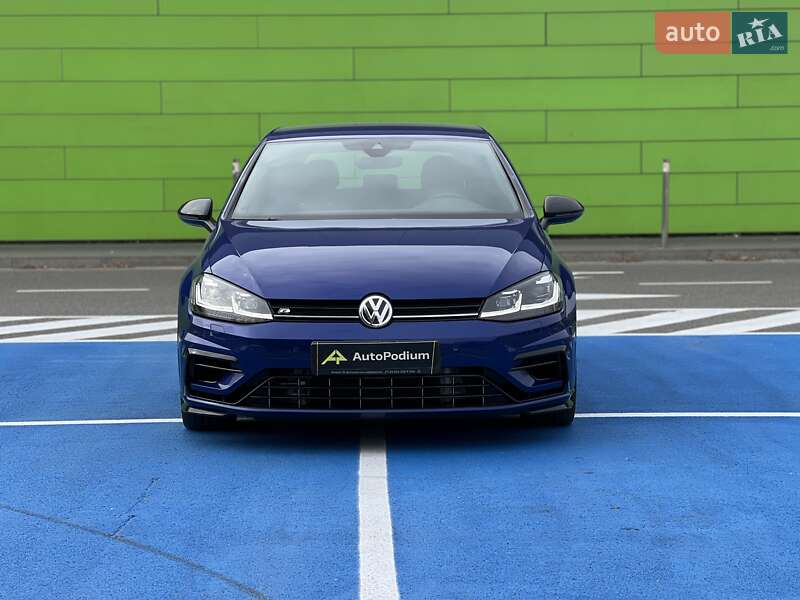 Хэтчбек Volkswagen Golf 2016 в Киеве