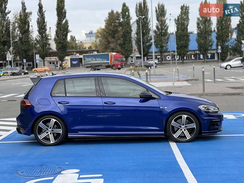 Хэтчбек Volkswagen Golf 2016 в Киеве