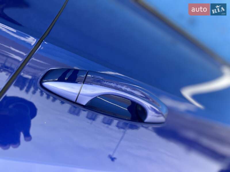Хэтчбек Volkswagen Golf 2016 в Киеве