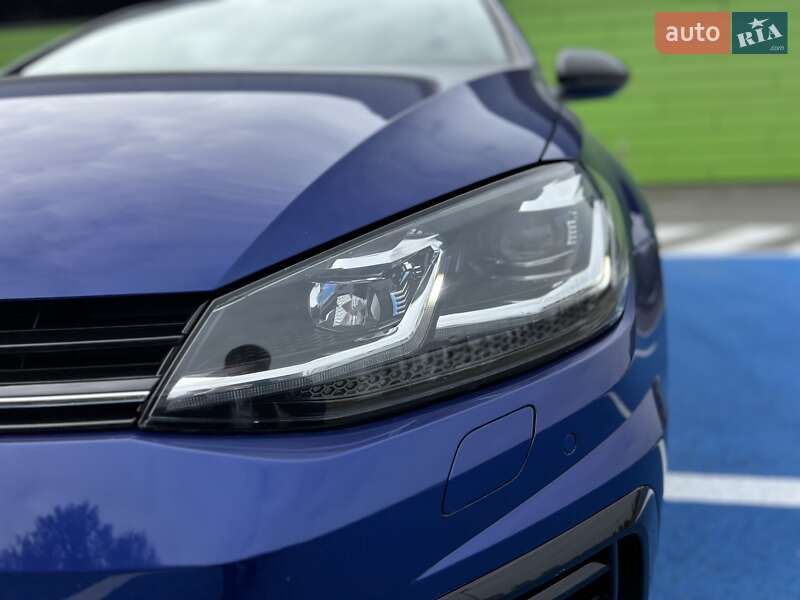 Хэтчбек Volkswagen Golf 2016 в Киеве