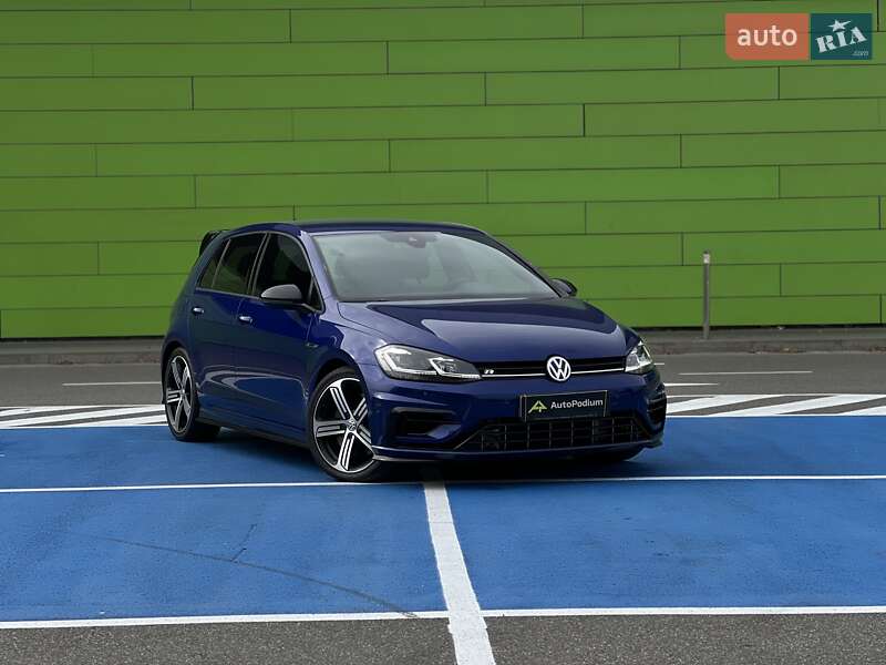 Хэтчбек Volkswagen Golf 2016 в Киеве