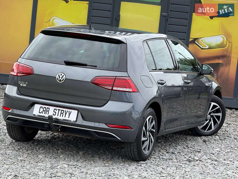 Хетчбек Volkswagen Golf 2018 в Стрию