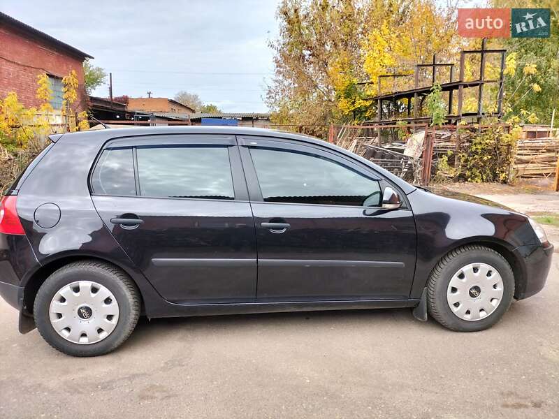 Хэтчбек Volkswagen Golf 2004 в Сумах