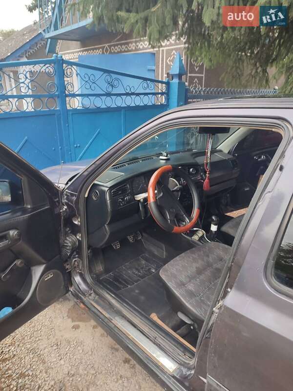 Хэтчбек Volkswagen Golf 1994 в Каменец-Подольском