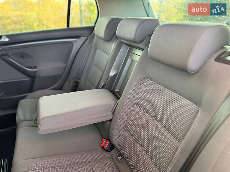 Хэтчбек Volkswagen Golf 2008 в Дрогобыче