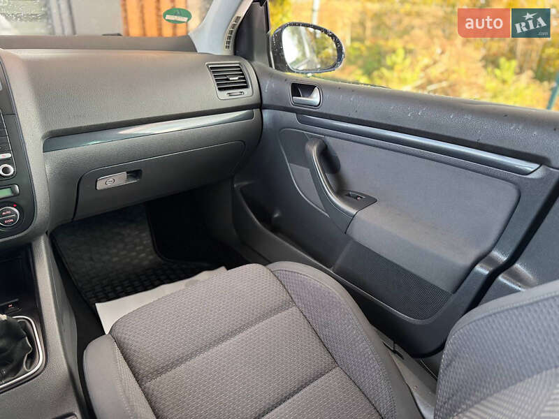 Хэтчбек Volkswagen Golf 2008 в Дрогобыче