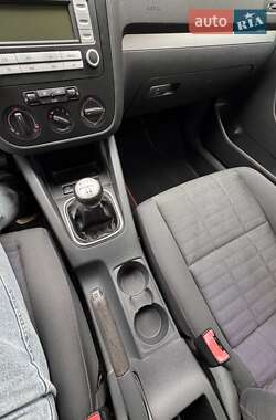 Хэтчбек Volkswagen Golf 2007 в 