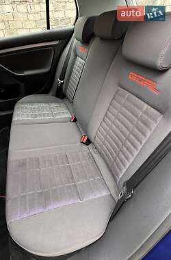 Хэтчбек Volkswagen Golf 2007 в 