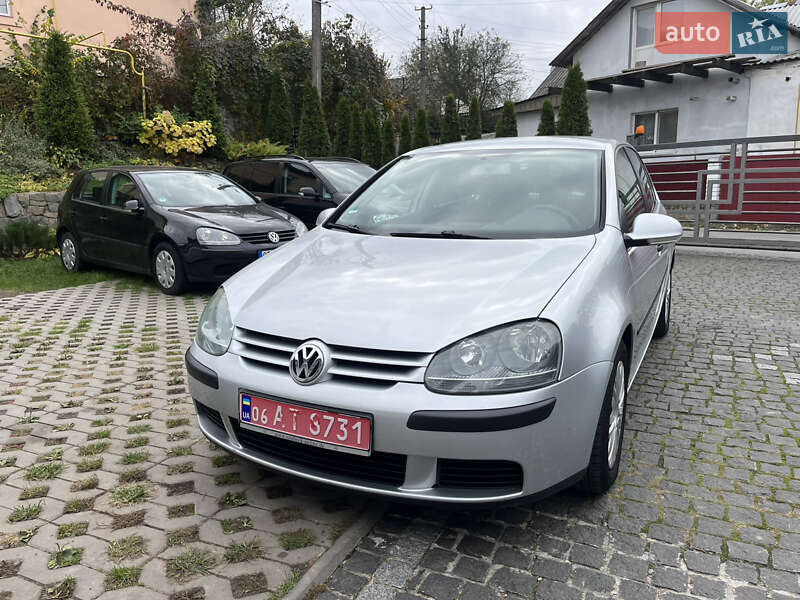 Хэтчбек Volkswagen Golf 2004 в Звягеле