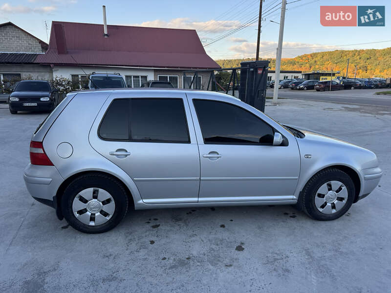 Хетчбек Volkswagen Golf 2003 в Тернополі