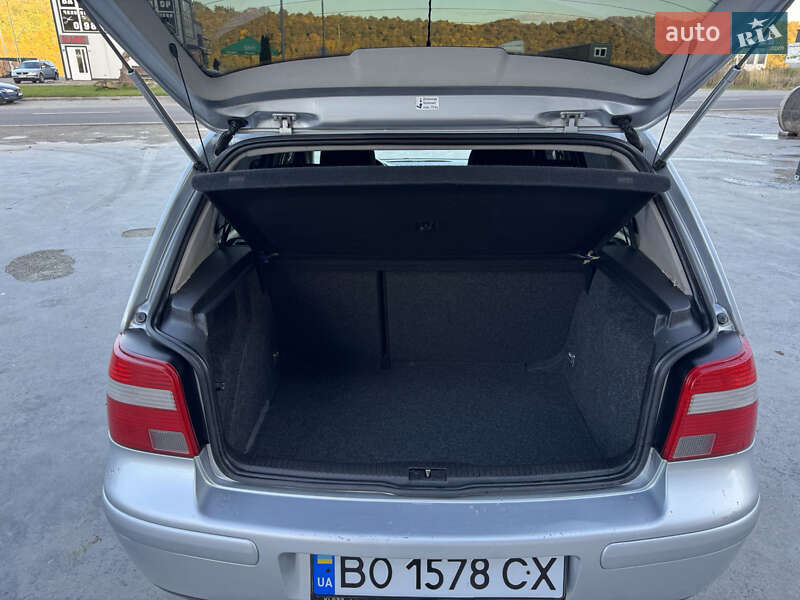 Хетчбек Volkswagen Golf 2003 в Тернополі