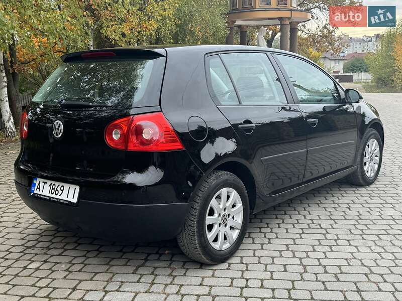 Хэтчбек Volkswagen Golf 2004 в Ивано-Франковске