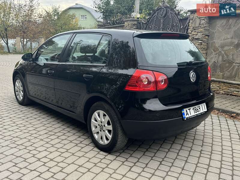 Хэтчбек Volkswagen Golf 2004 в Ивано-Франковске