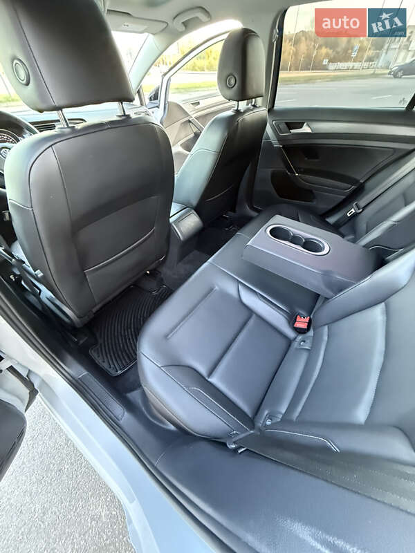 Хэтчбек Volkswagen Golf 2020 в Виннице