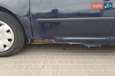 Хэтчбек Volkswagen Golf 2005 в 