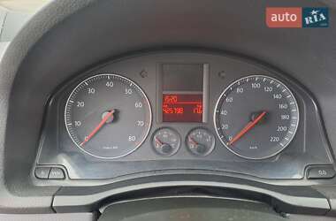 Хэтчбек Volkswagen Golf 2005 в 