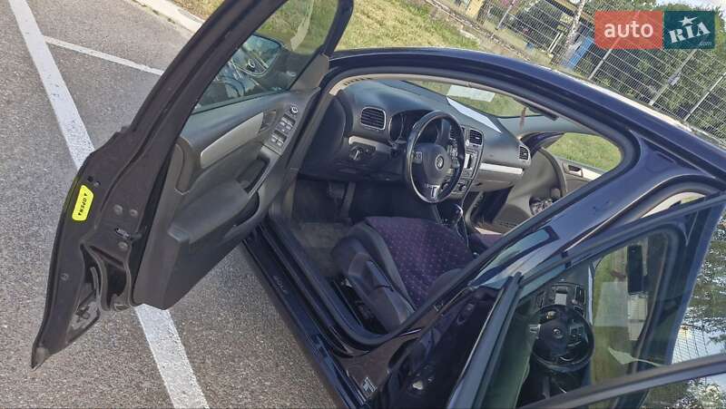Хэтчбек Volkswagen Golf 2011 в Житомире