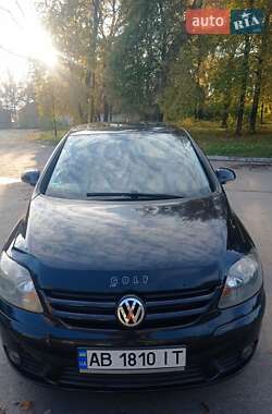 Хэтчбек Volkswagen Golf 2005 в Гнивани