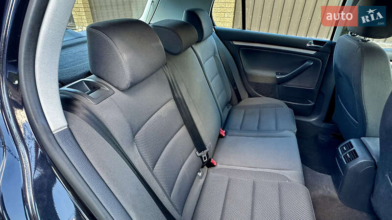 Хэтчбек Volkswagen Golf 2005 в Полтаве