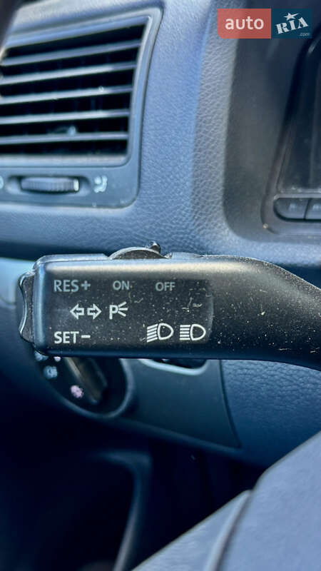 Хэтчбек Volkswagen Golf 2005 в Полтаве