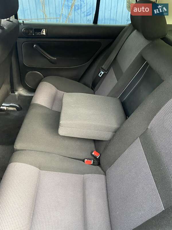 Хетчбек Volkswagen Golf 2000 в Сумах