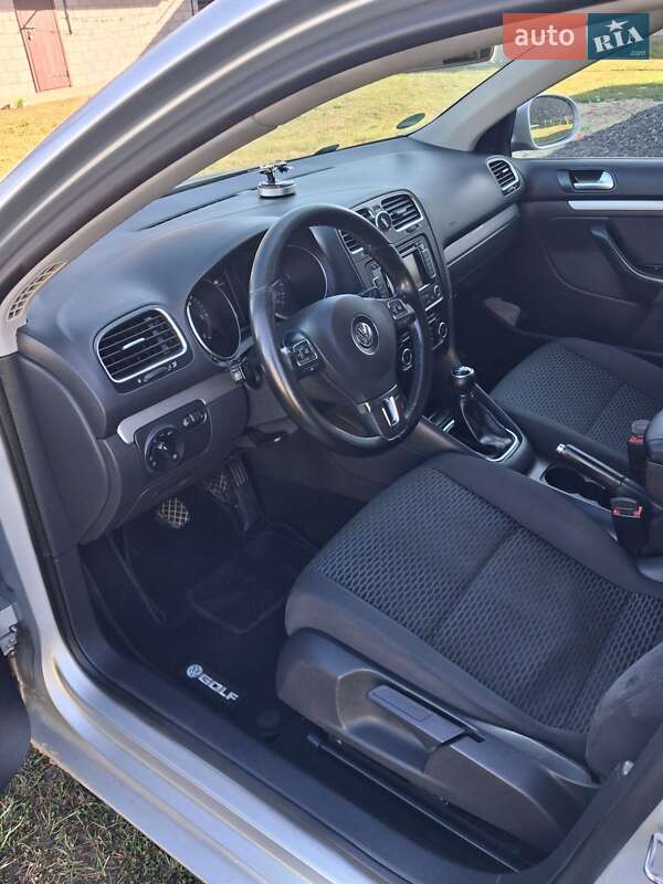 Универсал Volkswagen Golf 2011 в Сарнах