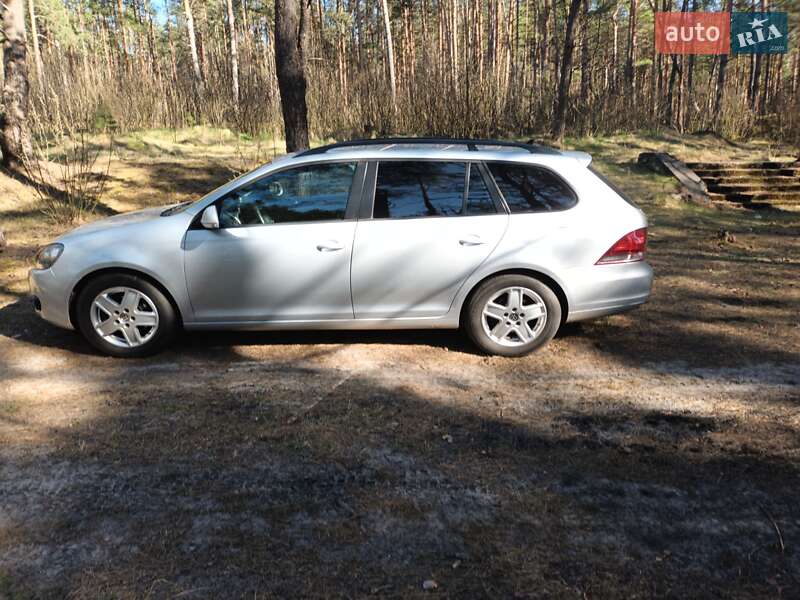 Универсал Volkswagen Golf 2011 в Сарнах