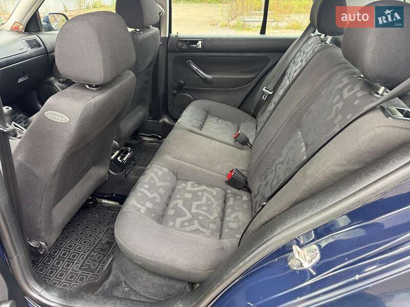 Хетчбек Volkswagen Golf 1998 в Чернівцях