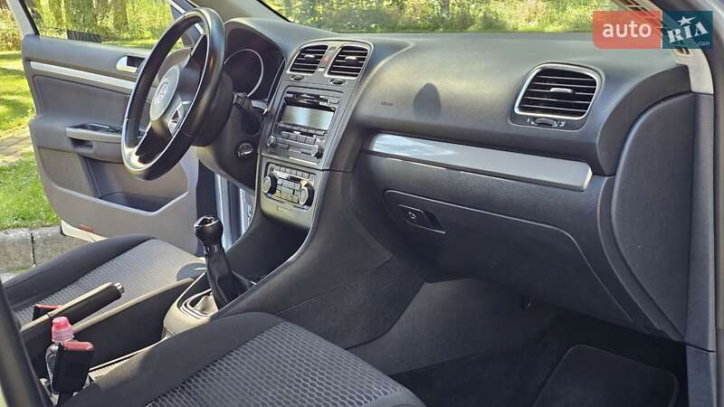 Универсал Volkswagen Golf 2011 в Чернигове
