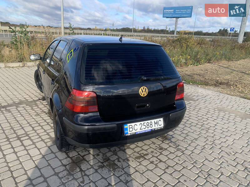 Хетчбек Volkswagen Golf 2001 в Львові
