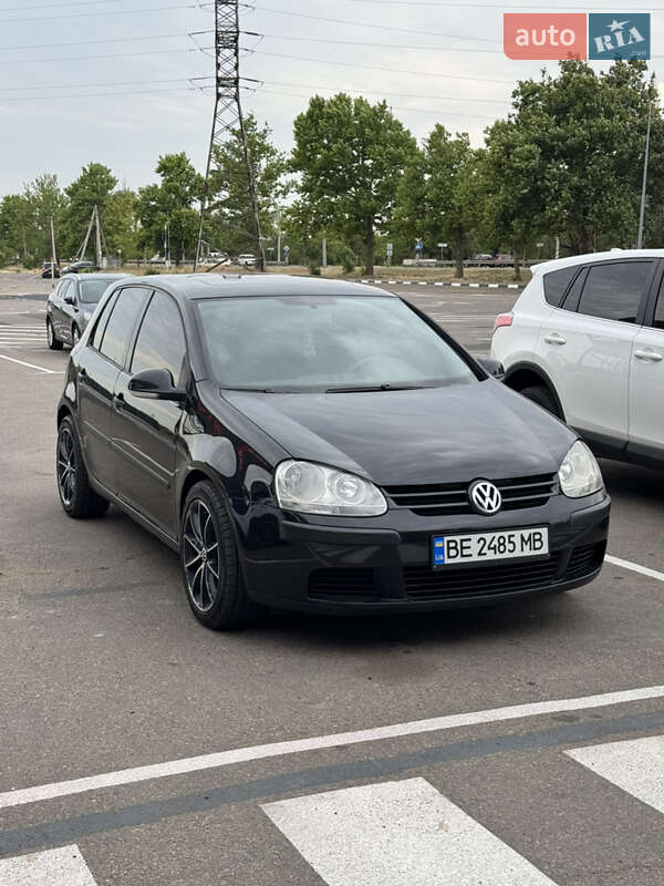 Хетчбек Volkswagen Golf 2004 в Миколаєві