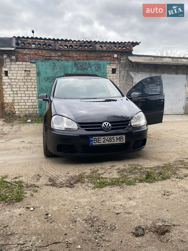 Хетчбек Volkswagen Golf 2004 в Миколаєві