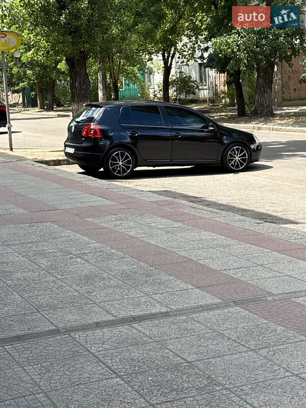 Хетчбек Volkswagen Golf 2004 в Миколаєві