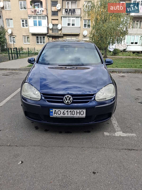 Хэтчбек Volkswagen Golf 2005 в Мукачево