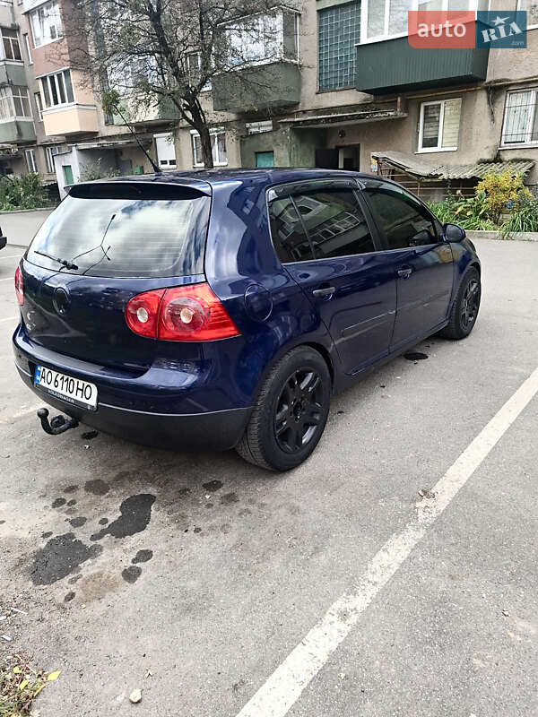 Хэтчбек Volkswagen Golf 2005 в Мукачево