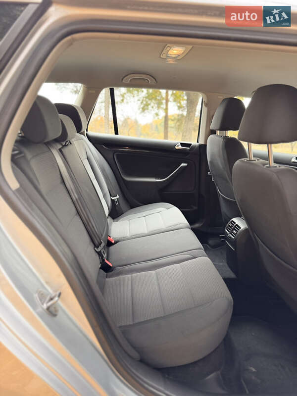 Универсал Volkswagen Golf 2009 в Сумах