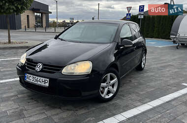 Хэтчбек Volkswagen Golf 2004 в Луцке